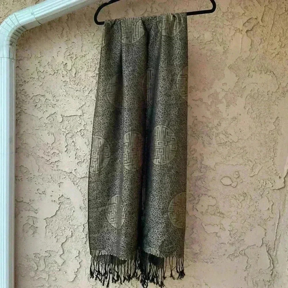 Scarf - Picture 1 of 3